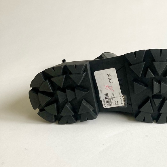 New Schutz Billie Casual Black Leather Lug Outsole Chelsea Boots size 6 - Picture 15 of 15